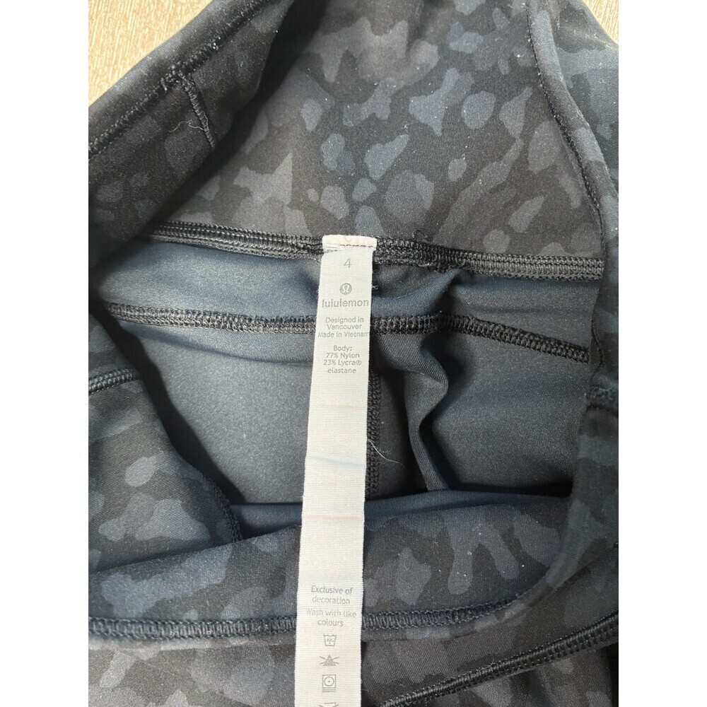 Lululemon In Movement Tight 25" *Everlux Formation Camo Deep Coal Multi Size 4 - Picture 5 of 9